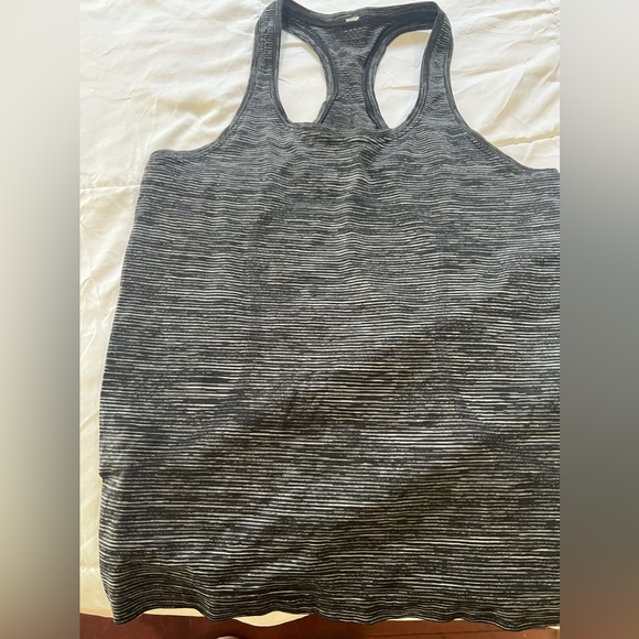 Lululemon Swifty Tech Racerback size 8 - Picture 2 of 5
